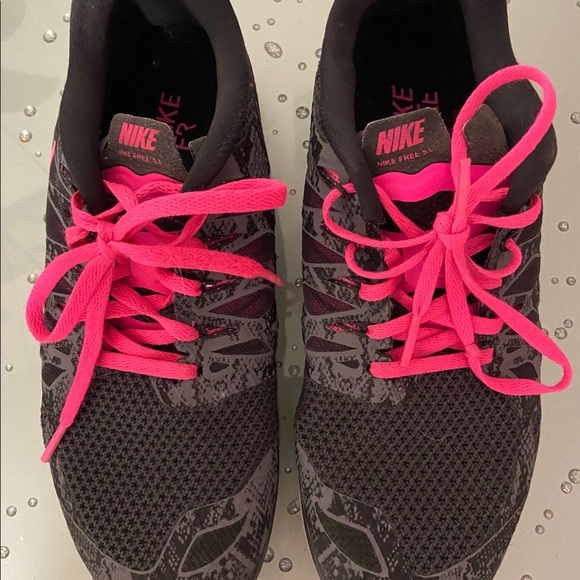 Women's Nike Free 5.0 Gray w/ Hot Pink Size 7.5 - Picture 3 of 6